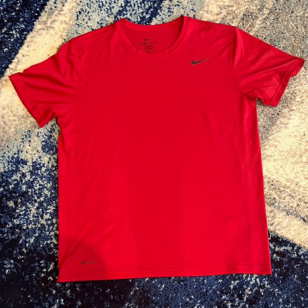 Men’s Nike shirt